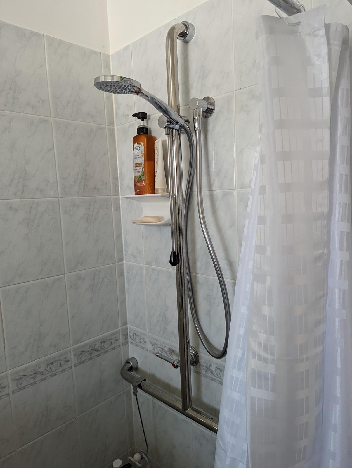 shower with weighted curtain